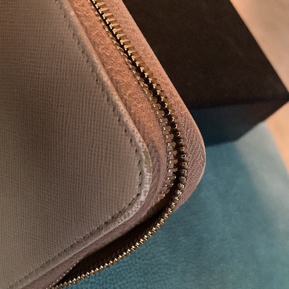 PRADA Large Saffiano Leather Wallet - Picture 6 of 9